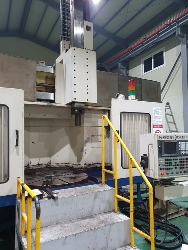 #напродажу токарно-карусельный станок 
HNK Machine tool Co.,  Ltd
Model HKNT-12/16F (Cross fixation)
 year 2000 \0
 Fanuc 18T
 Диаметр стола 1250 (3-piece hydraulic chuck)
 Диаметр обработки 1600
 Высота обработки 1000
 Ход суппорта 900
 Размер ползуна 200x200
 AC 37/45kW
 320rpm
 ATC12
 table bearing type
 Working weight 6 tons
 coolant device
 chip conveyor
 Installation 6500x4000x5000
 Weight 17 tons