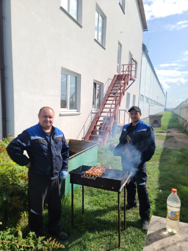 Два раза в месяц, по пятницам, у нас шашлык. #техинвест